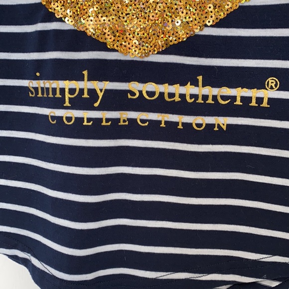 Simply Southern V Neck Anchor Top. Size Medium. - Picture 3 of 8